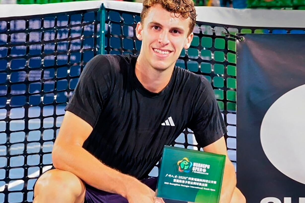 Juan Manuel Cerúndolo, de festejo por el Lejano Oriente.