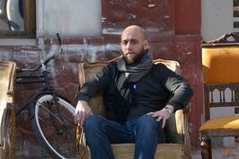 El rosarino Javier Núñez, en las calles de la ciudad.