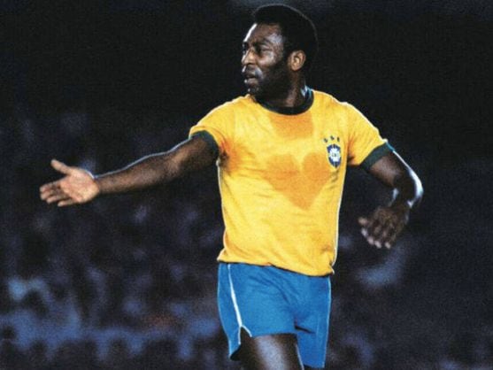 Pelé con la camiseta de la selección de Brasil.