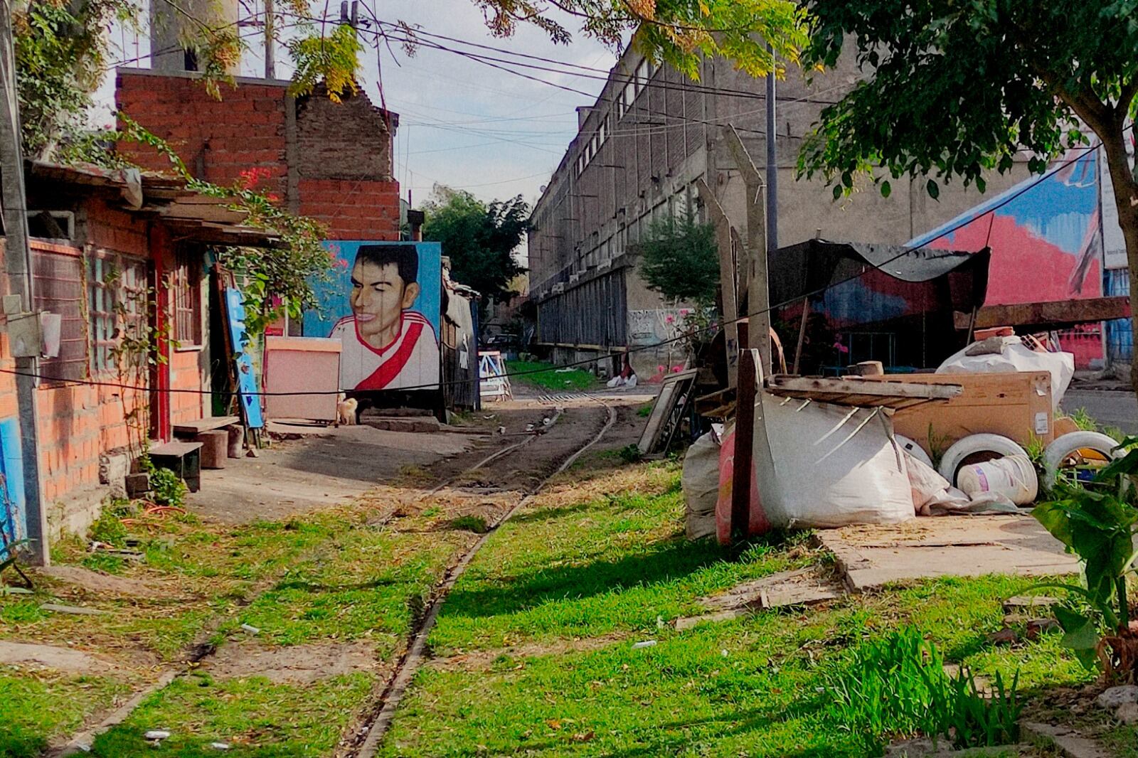 Saldías está separado de barrio Parque por las vías del ferrocarril.