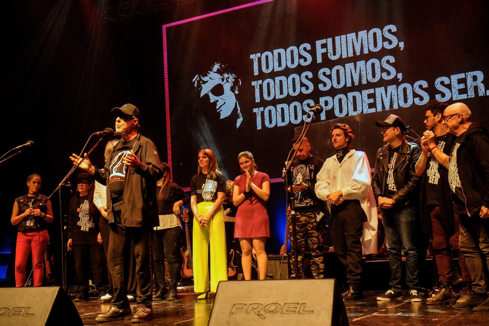 León Gieco compuso junto a Luis Alberto Spinetta la canción "8 de octubre"