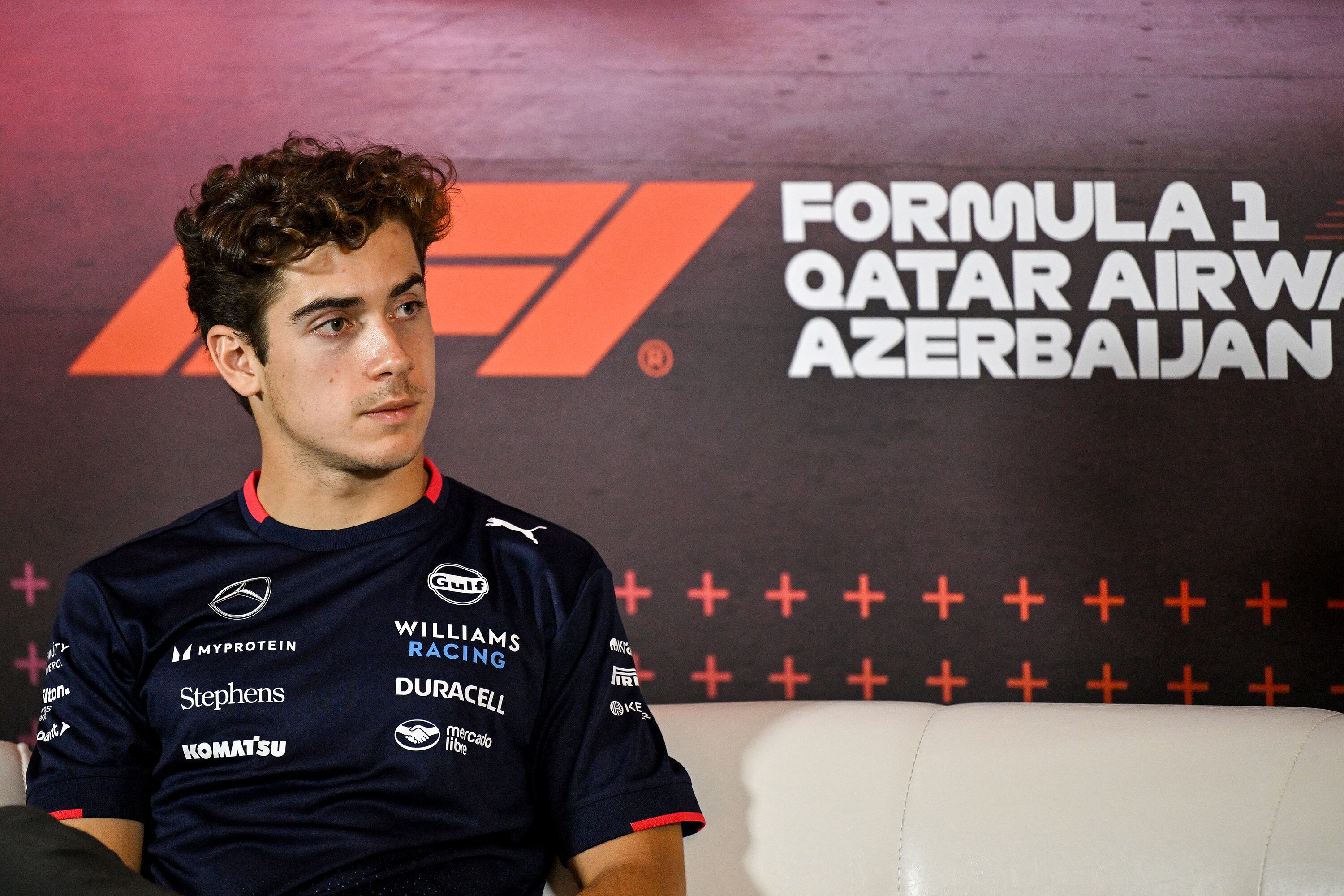 Franco Colapinto dio una rueda de prensa para el canal oficial de la F1