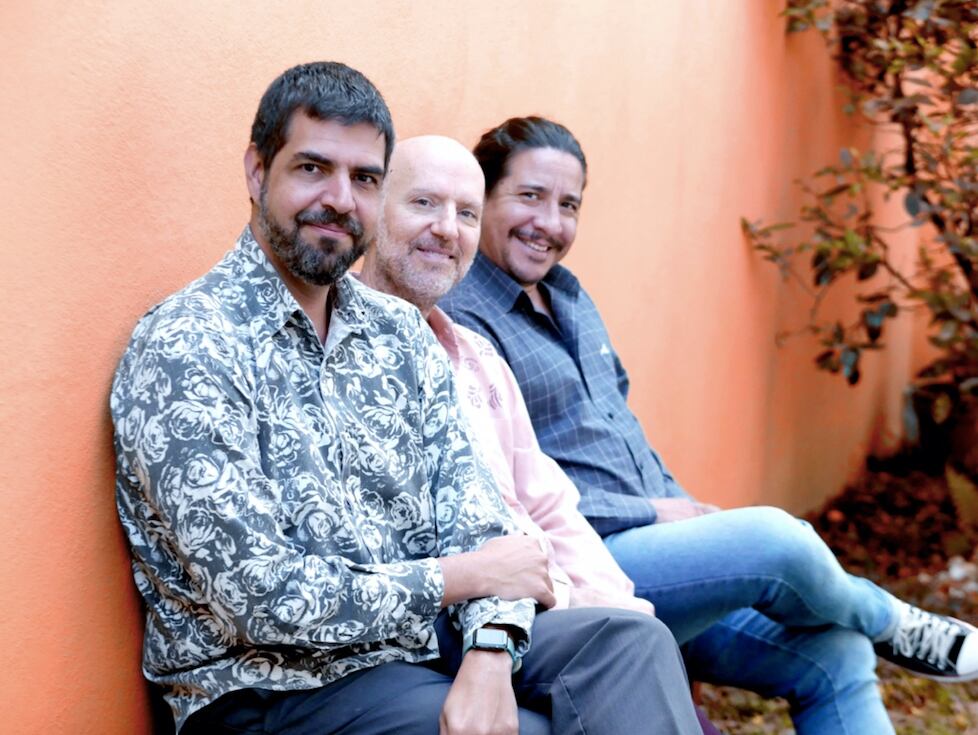 Mehmari con su trío