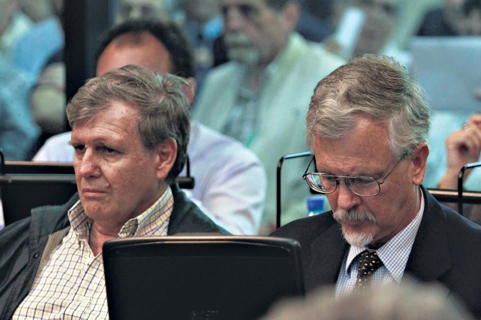 Ricardo Cavallo, junto a Alfredo Astiz, cuando se juzgaron los crímenes en la ESMA.