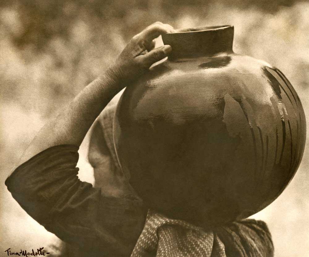 Campesina zapoteca con cántaro al hombro, 1928.