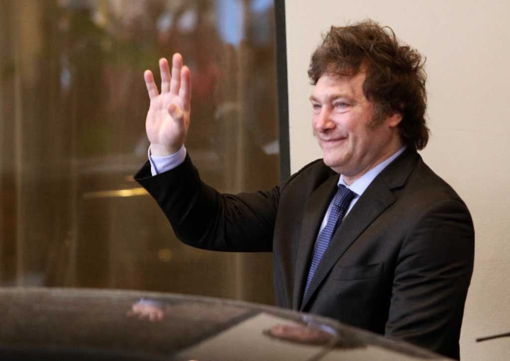 Javier Milei anunció que no habrá aumento del salario mínimo ni paritaria nacional docente