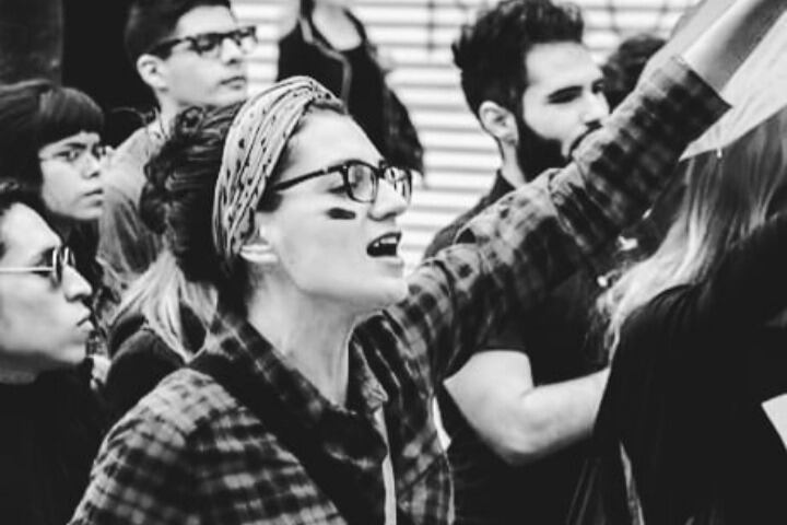 Aldana Cuello, la docente, durante la marcha por los derechos LGBTTIQ. 