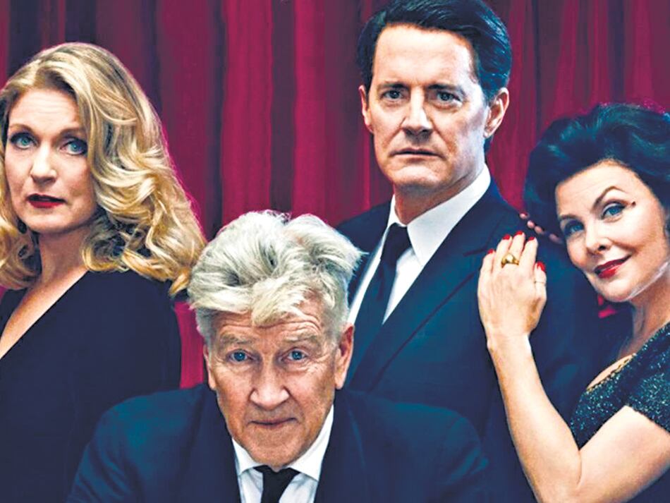 David Lynch rodeado por tres reincidentes del casting original: Sheryl Lee, Kyle MacLachlan y Sherilyn Fenn.