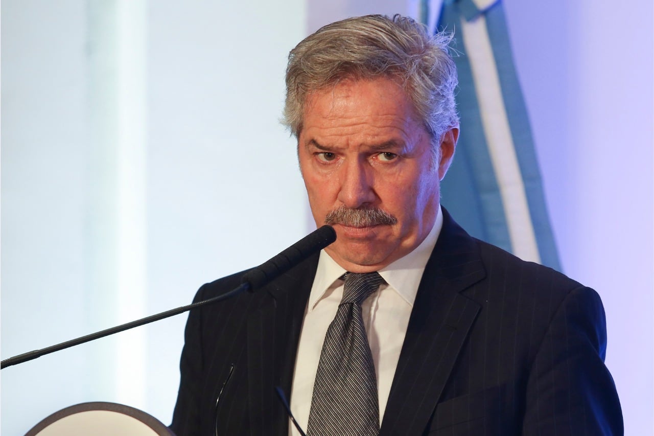  El ministerio de Relaciones Exteriores y Culto que conduce Felipe Solá quedó envuelto en una incómoda situación con la publicación de un tuit de agradecimiento por la donación de máscaras protectoras realizada por Corea del Sur a la Argentina. 