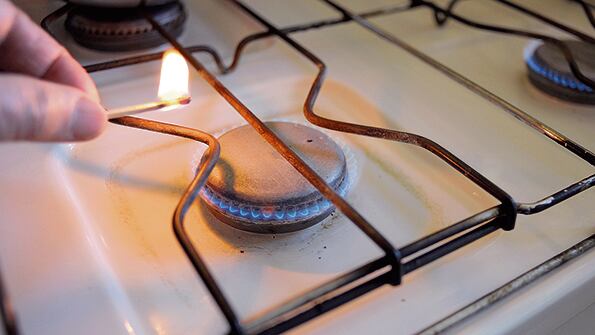 El Gobierno primero intentó que la deuda la pagaran los usuarios del gas natural, pero luego dio marcha atrás.