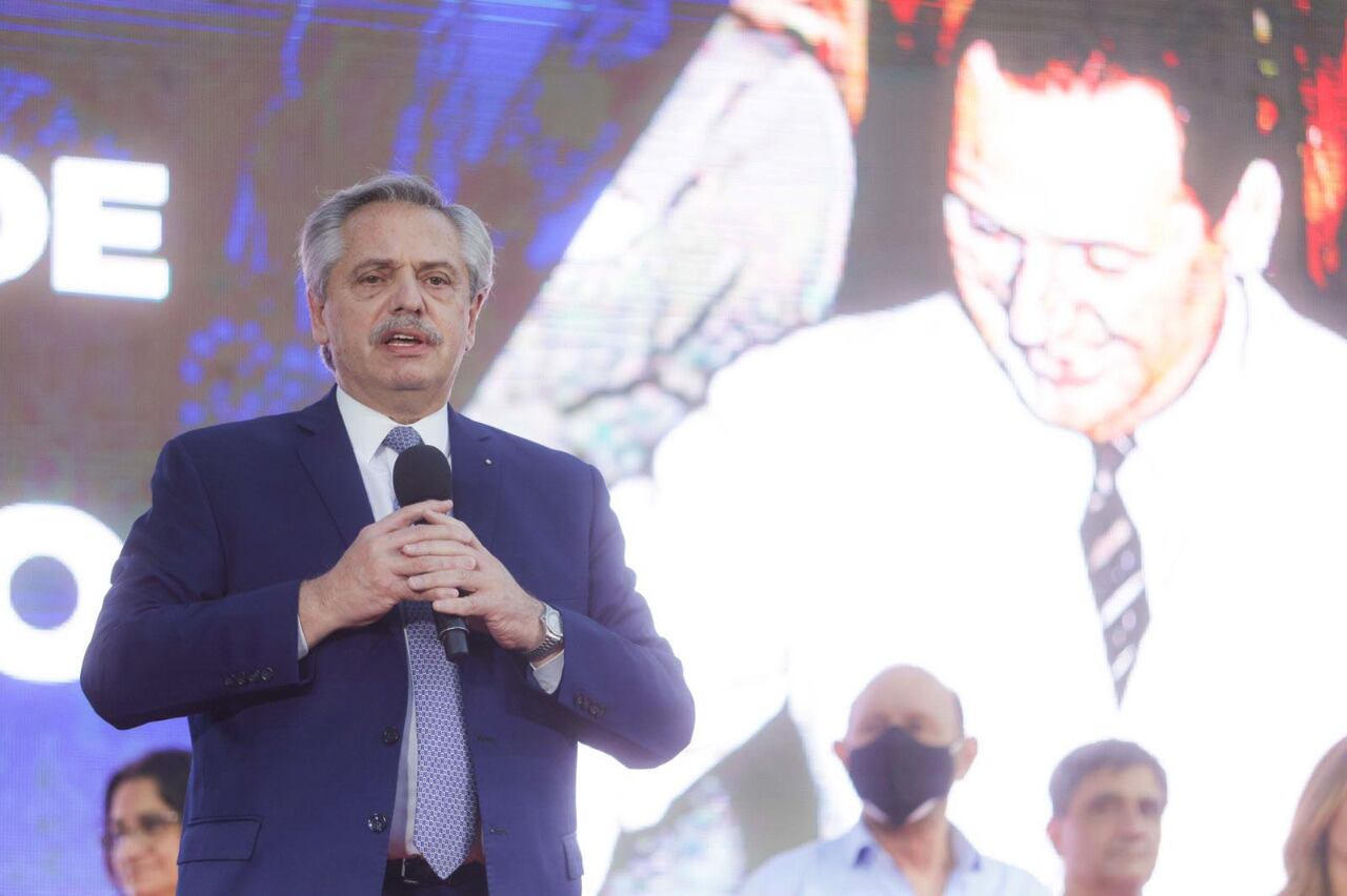 El presidente Alberto Fernández afirmó que los argentinos/as tenemos el "deber moral de dejar de ser el granero del mundo para tener ciencia, tecnología e industria".