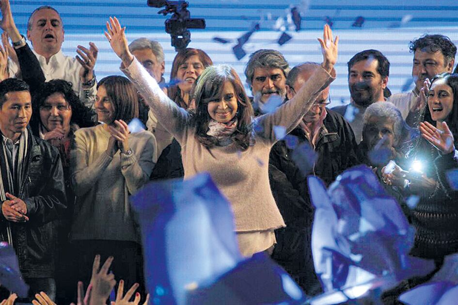 Cristina Kirchner, candidata de Unidad Ciudadana, se perfila como triunfadora en el escrutinio.