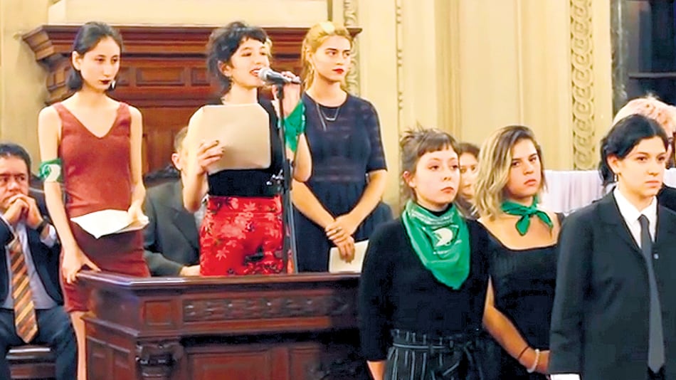 Las ex alumnas del Colegio Nacional de Buenos Aires denunciaron hábitos de acoso sexual en los claustros.