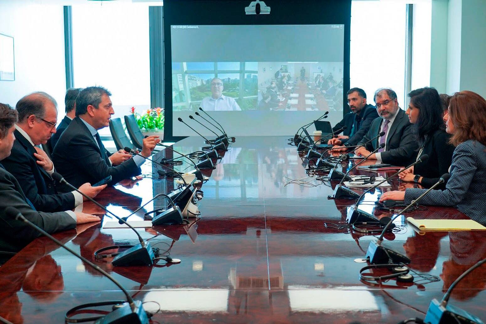 Massa vuelve al FMI en busca de algo más que el desembolso