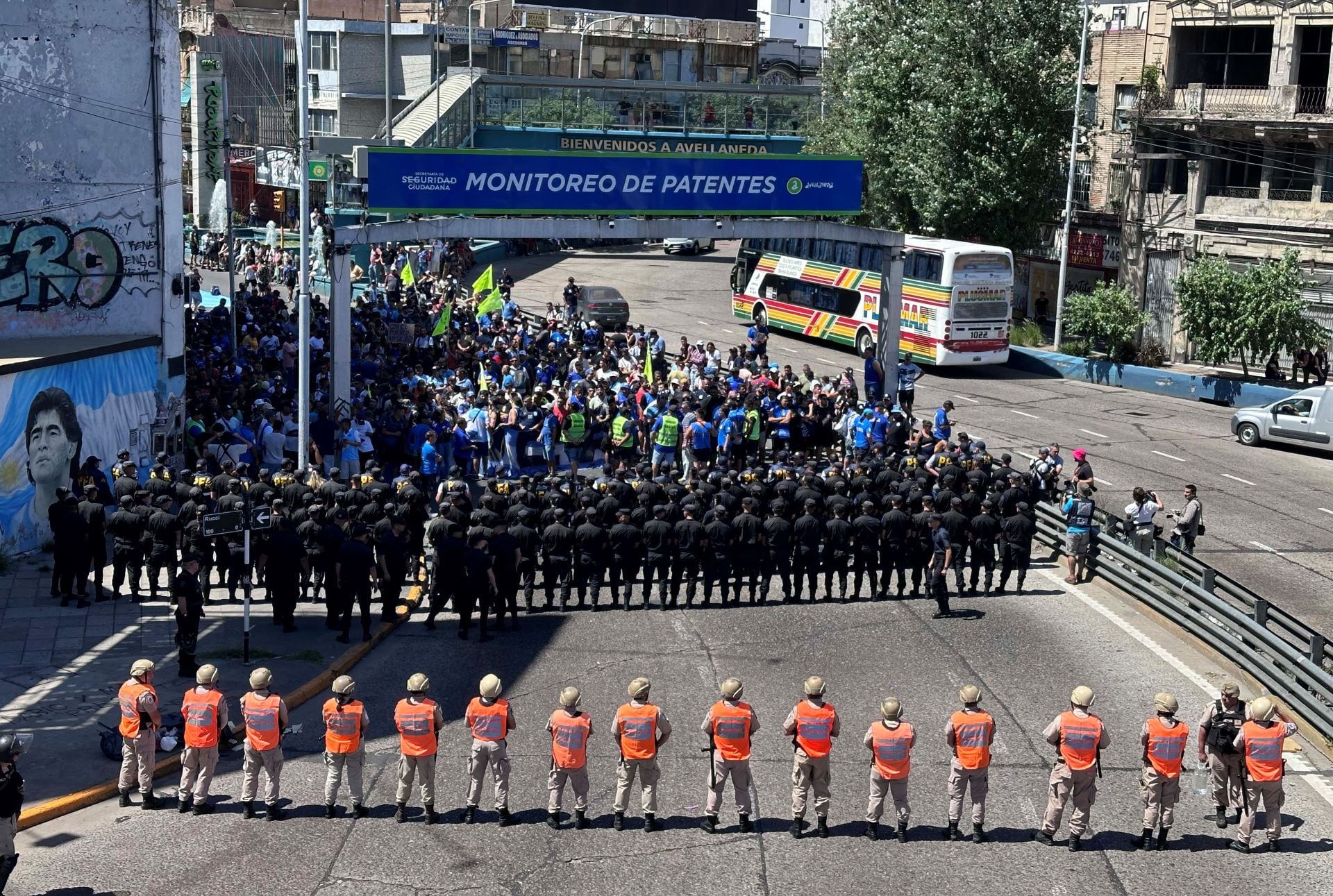 Desde las 11 Prefectura corta el Puente Pueyrredón