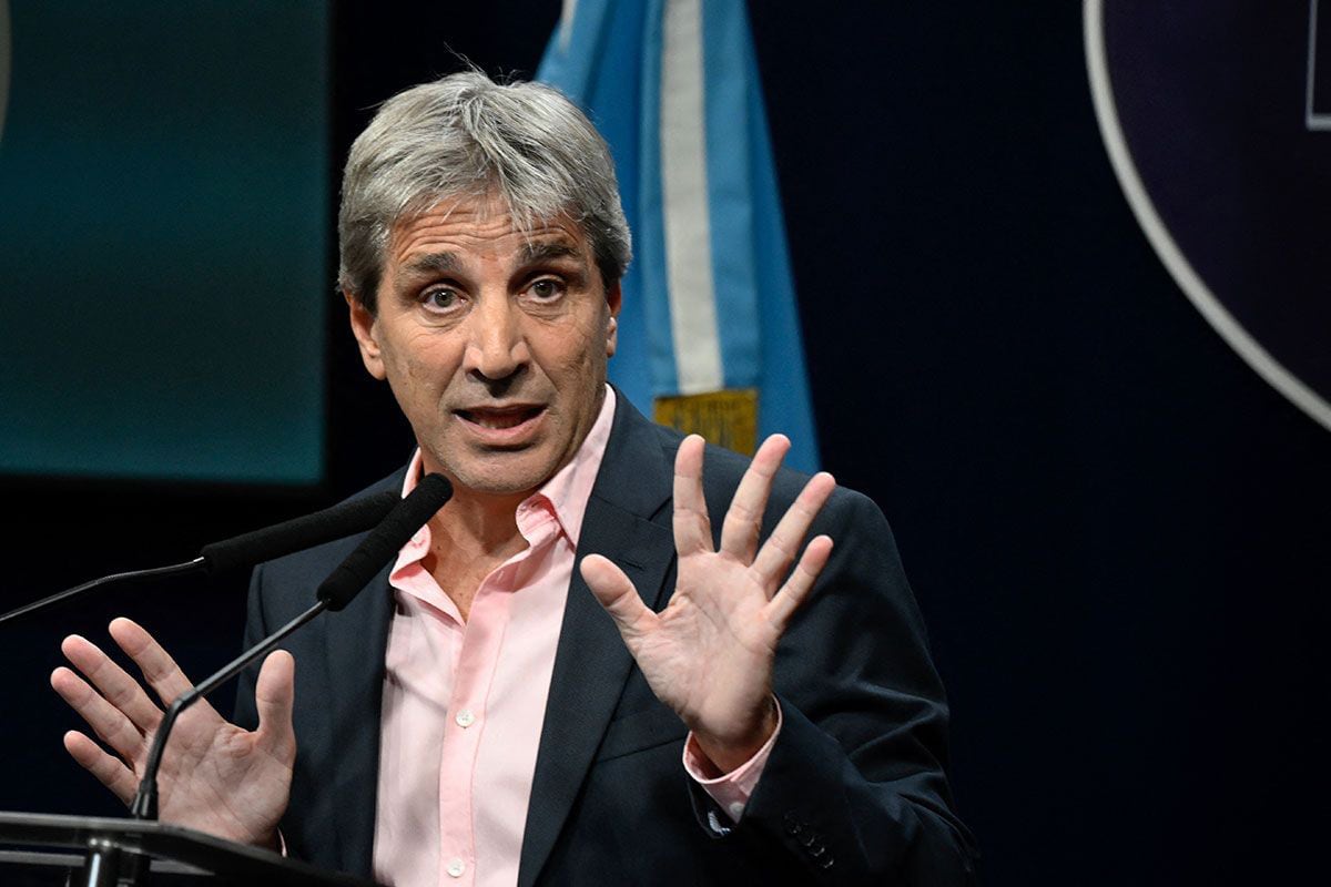 Como con Macri, Caputo vuelve a recomendar una deuda con el FMI