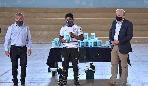 Matías Cánepa junto al intendente de Vaqueros, Daniel Moreno