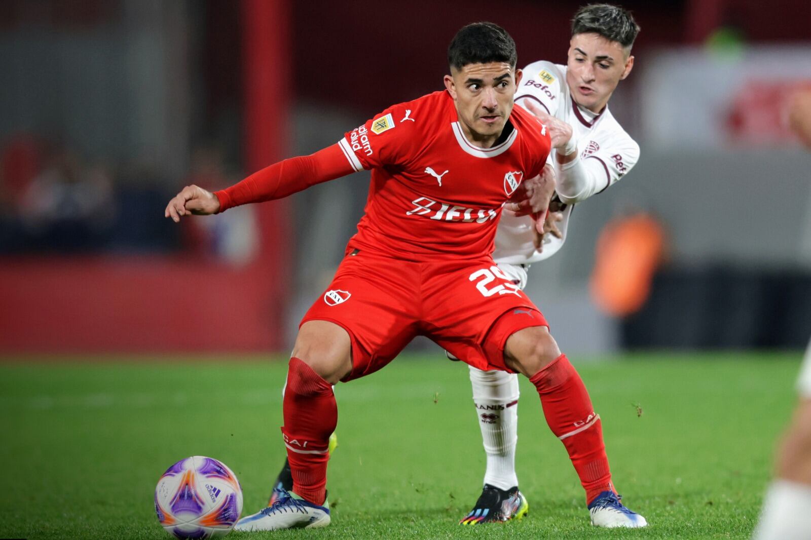 El Rojo lo ganaba, pero el Granate hizo la heroica y con uno menos se lo empató