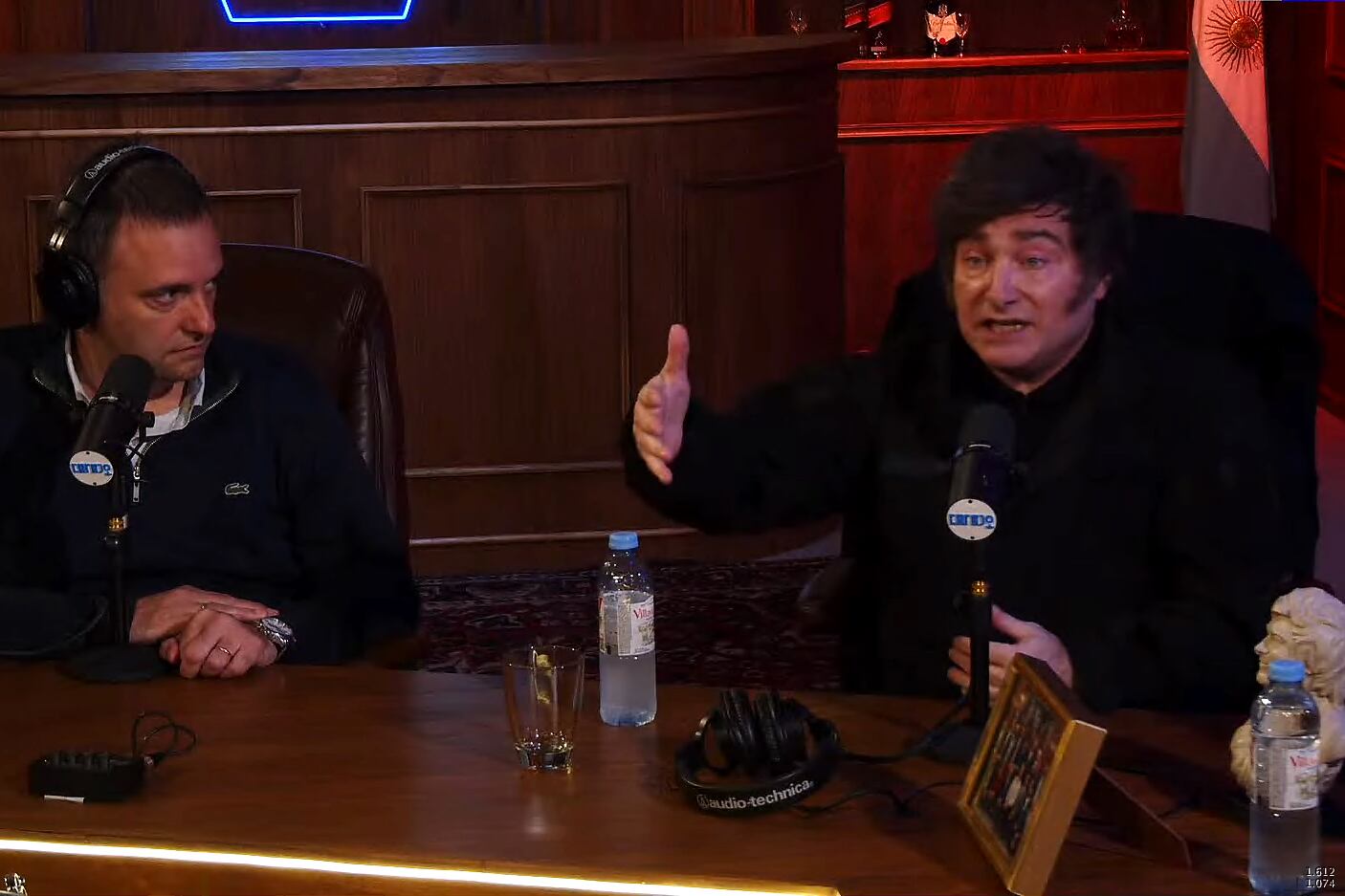 Milei con Manuel Adorni en la charla con Parisini (a) Gordo Dan. 