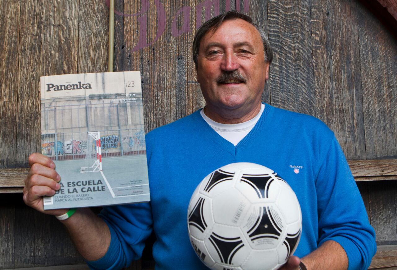Antonin Panenka estuvo con respiración asistida, pero ya evoluciona muy bien.