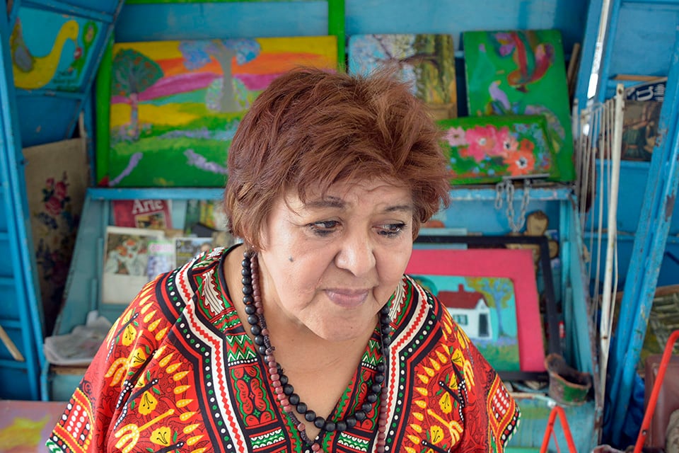 Marta Febré atiende un kiosco de revistas en Cerrito al 700.