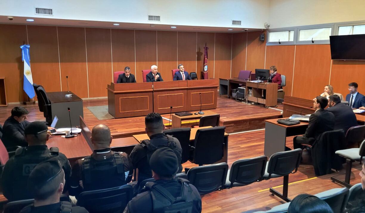 Cositorto, rodeado de la custodia