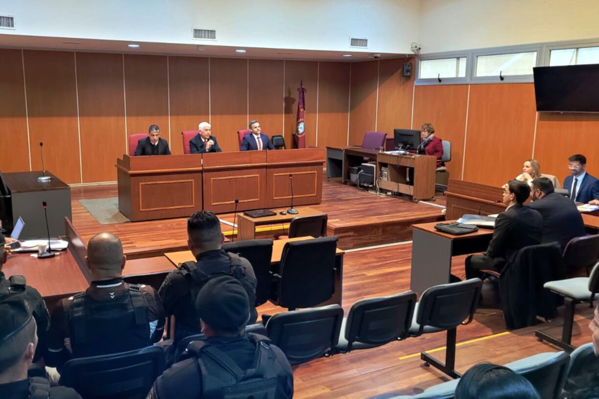 Cositorto, rodeado de la custodia