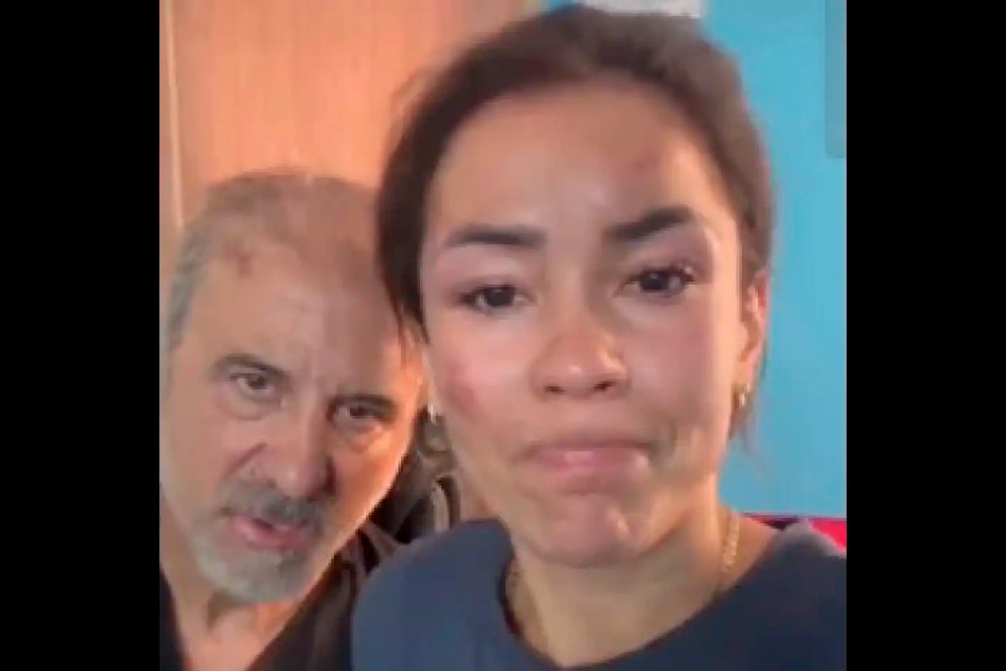 Además de denunciar la situación ante la policía, la pareja grabó un video que está siendo viral.