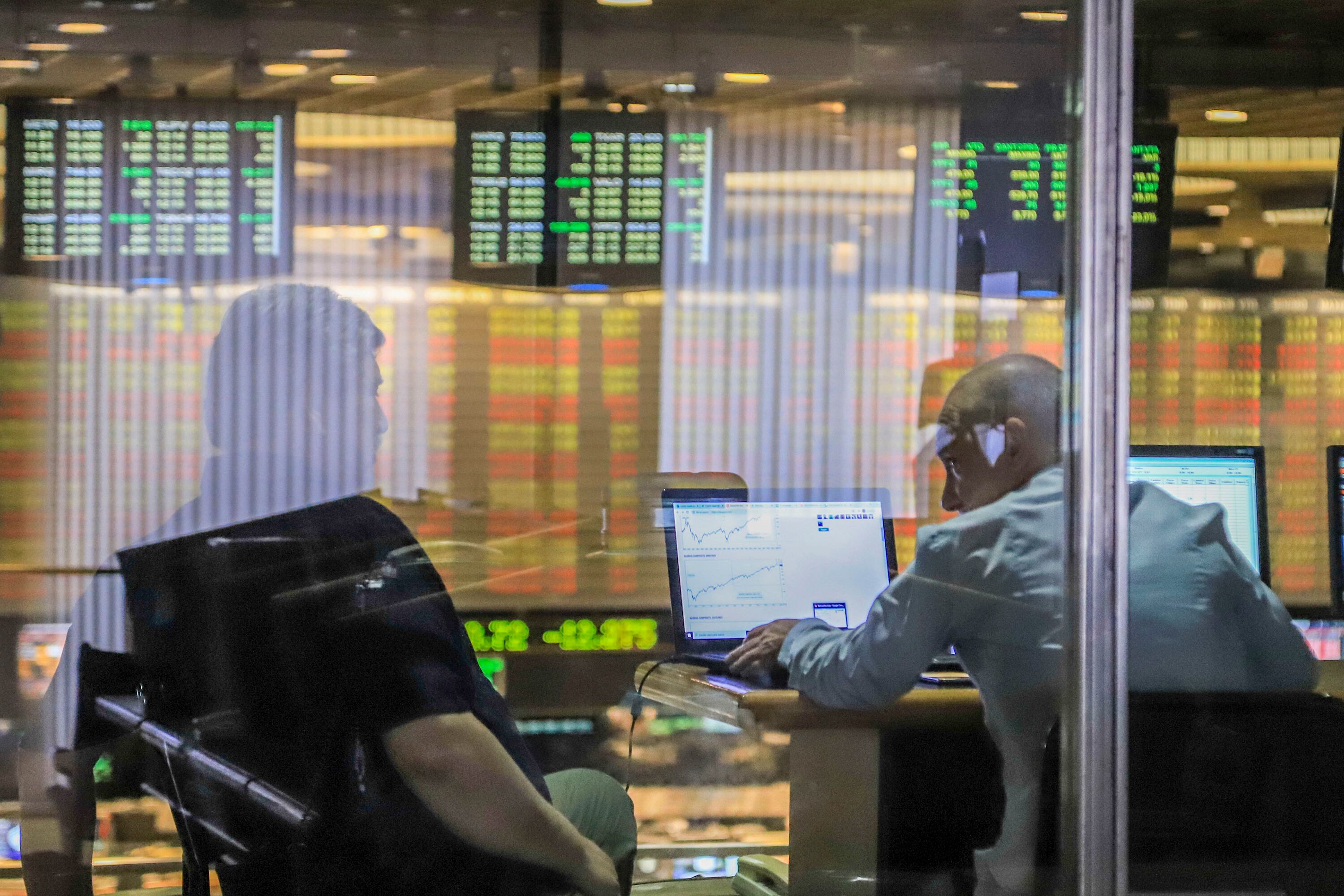 La bolsa porteña aumentó por encima del 3 por ciento y los bonos soberanos en moneda extranjera se negociaron con pérdidas también de hasta 2,4 por ciento.