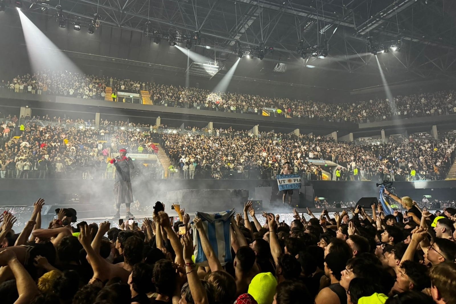 Travis Scott demostró una banca impresionante en Argentina, con legión local de los enmascarados Cactus Jack y todo