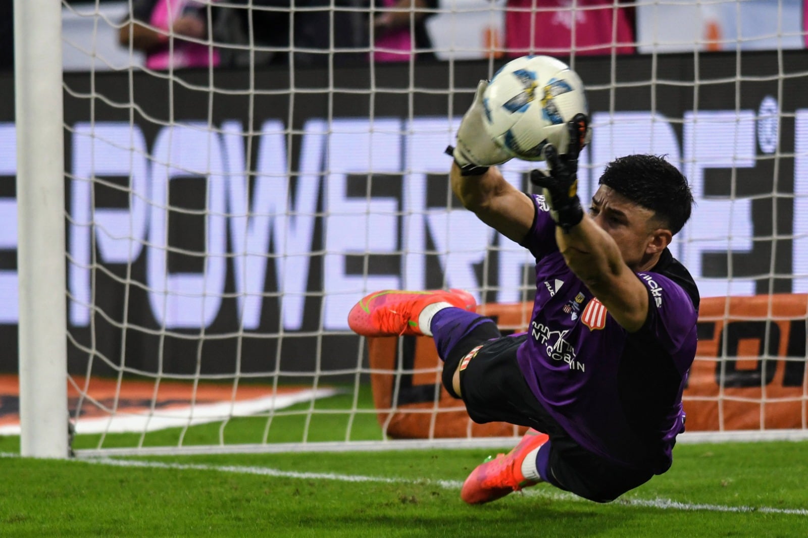 A Mansilla atajó cinco de diez penales entre semis y final.