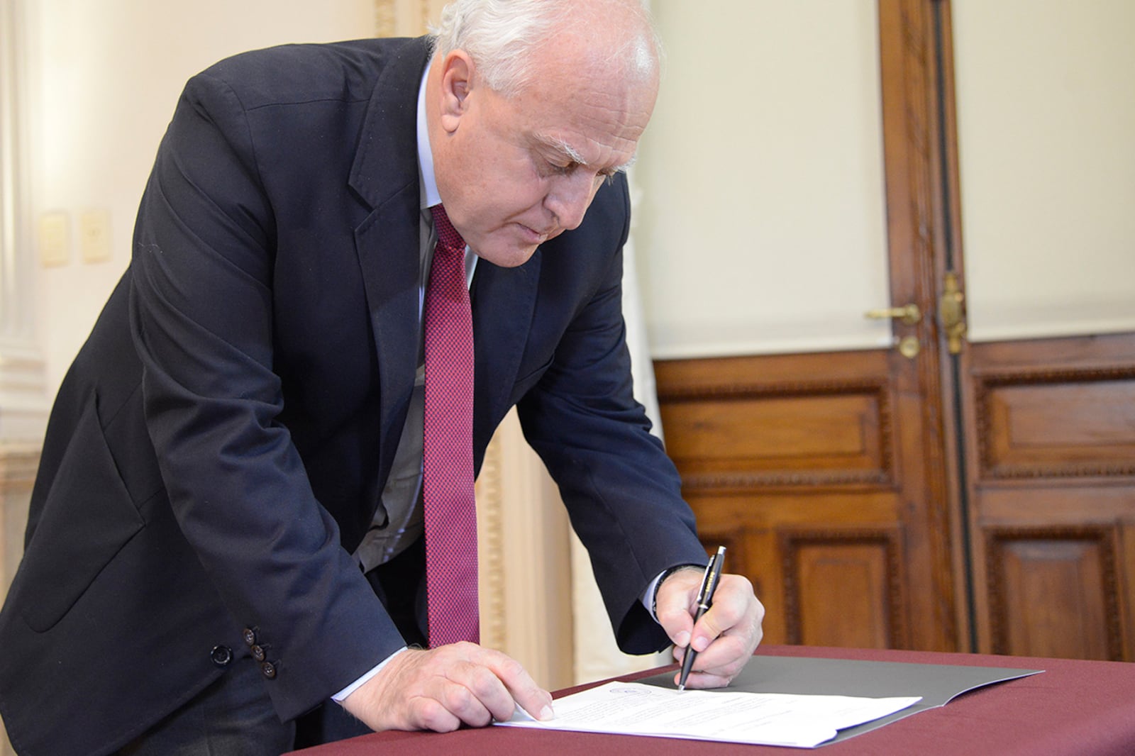 Lisfchitz es uno de los mandatarios que el macrismo quiere seducir para firmar la adenda.