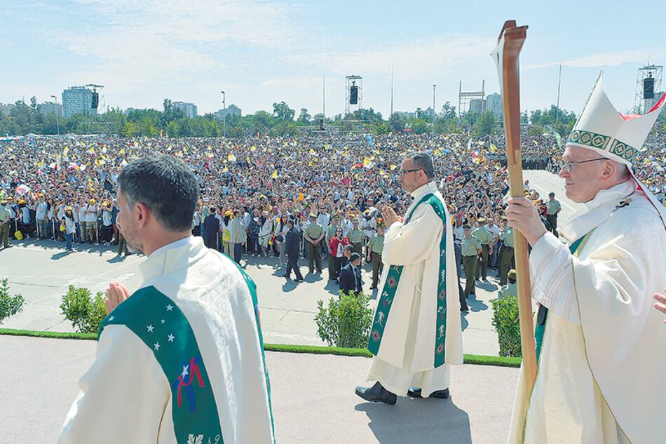 Francisco ofició una misa en el Parque O’Higgins, en el centro de Santiago.