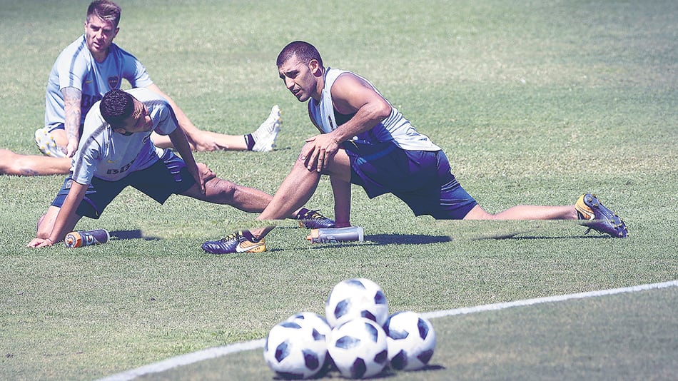 Reynoso y Abila en el entrenamiento de ayer. Uno será titular.