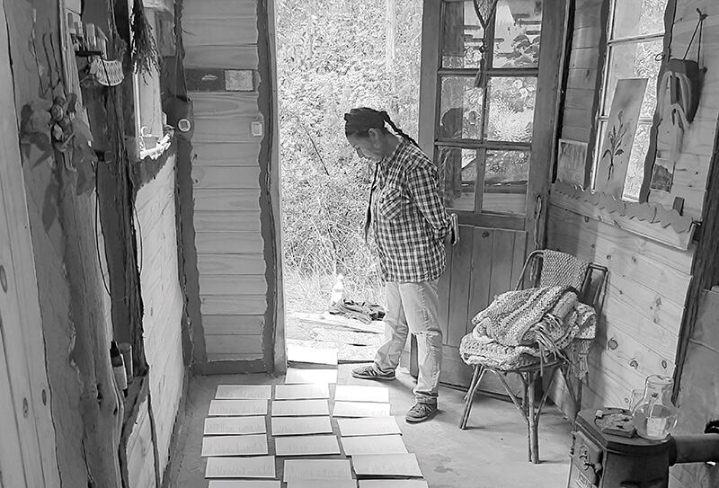 Soraya Maicoño en el proceso de corrección del libro que escribieron junto a Dani Zelko.