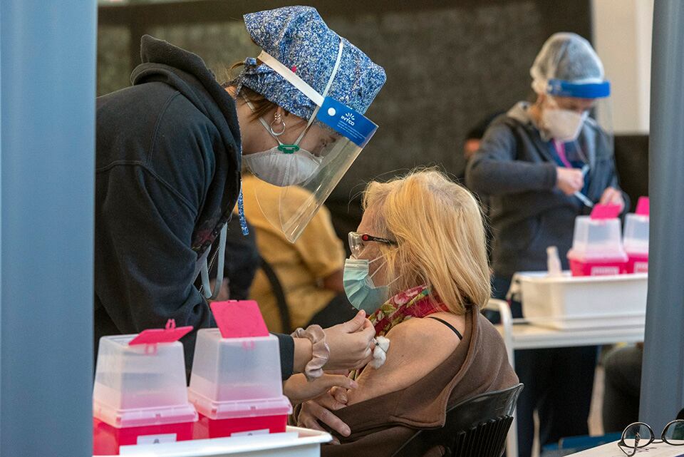 Santa Fe vacuna hasta 18.000 personas por día. 
