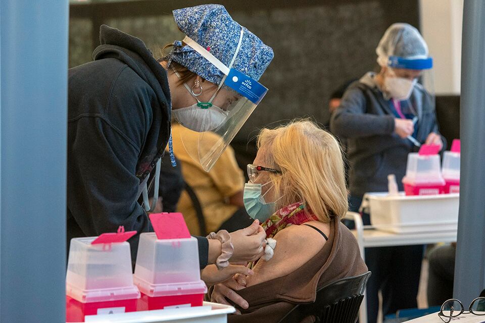 Santa Fe vacuna hasta 18.000 personas por día.