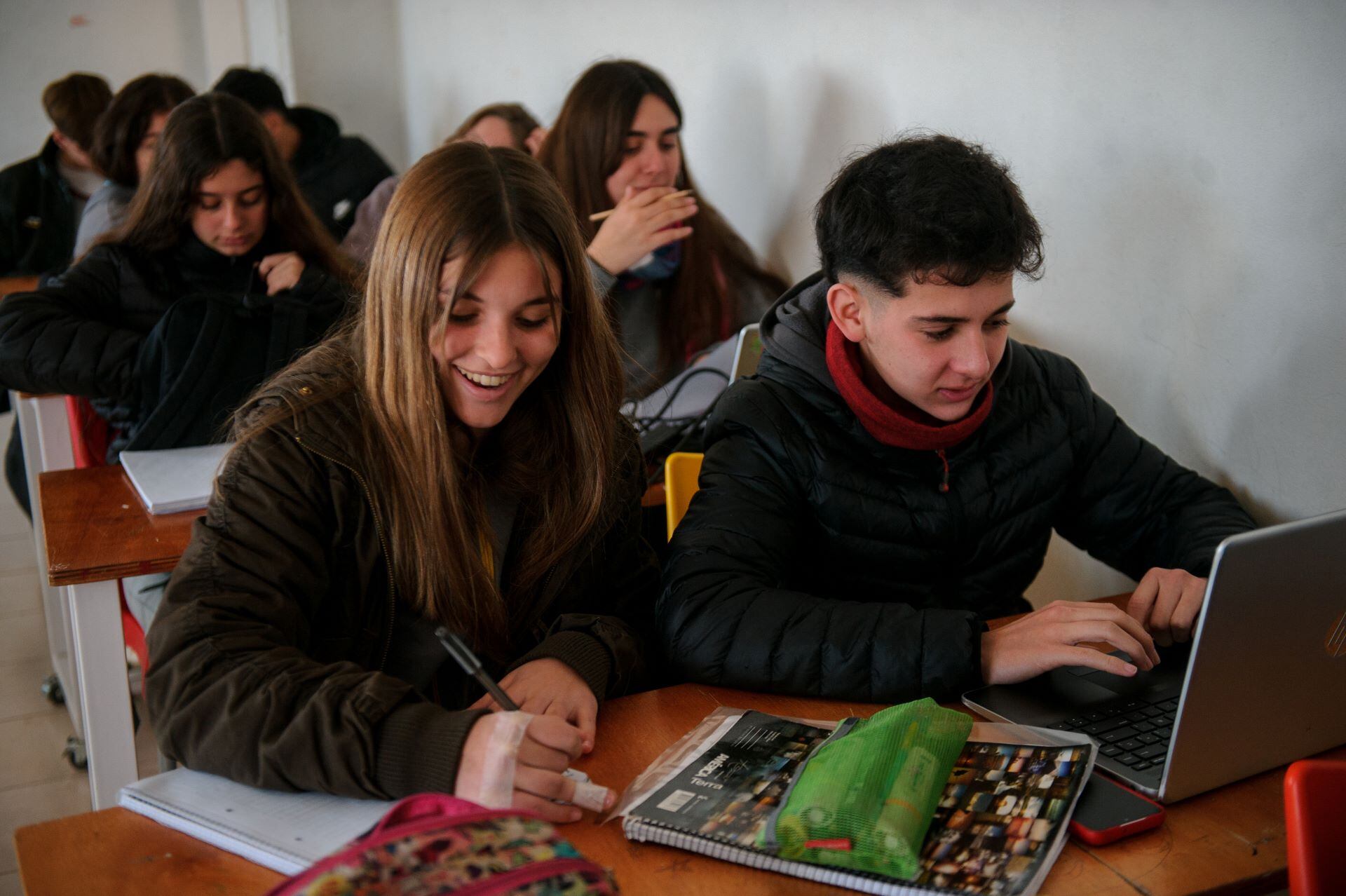 Resultados pruebas PISA 2022: cómo le fue a los estudiantes argentinos en matemáticas, lectura y ciencias.