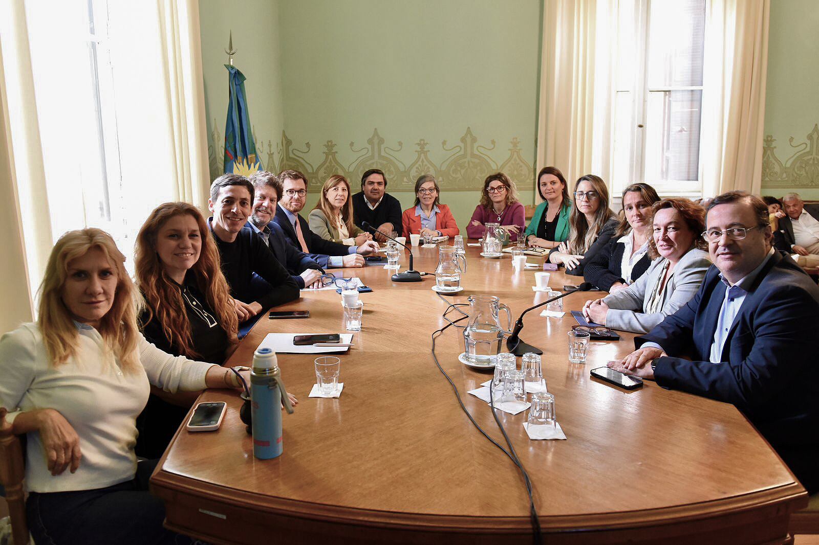El bloque de UCR+Cambio Federal, reunidos con Nicolás Massot y Karina Banfi en La Plata.