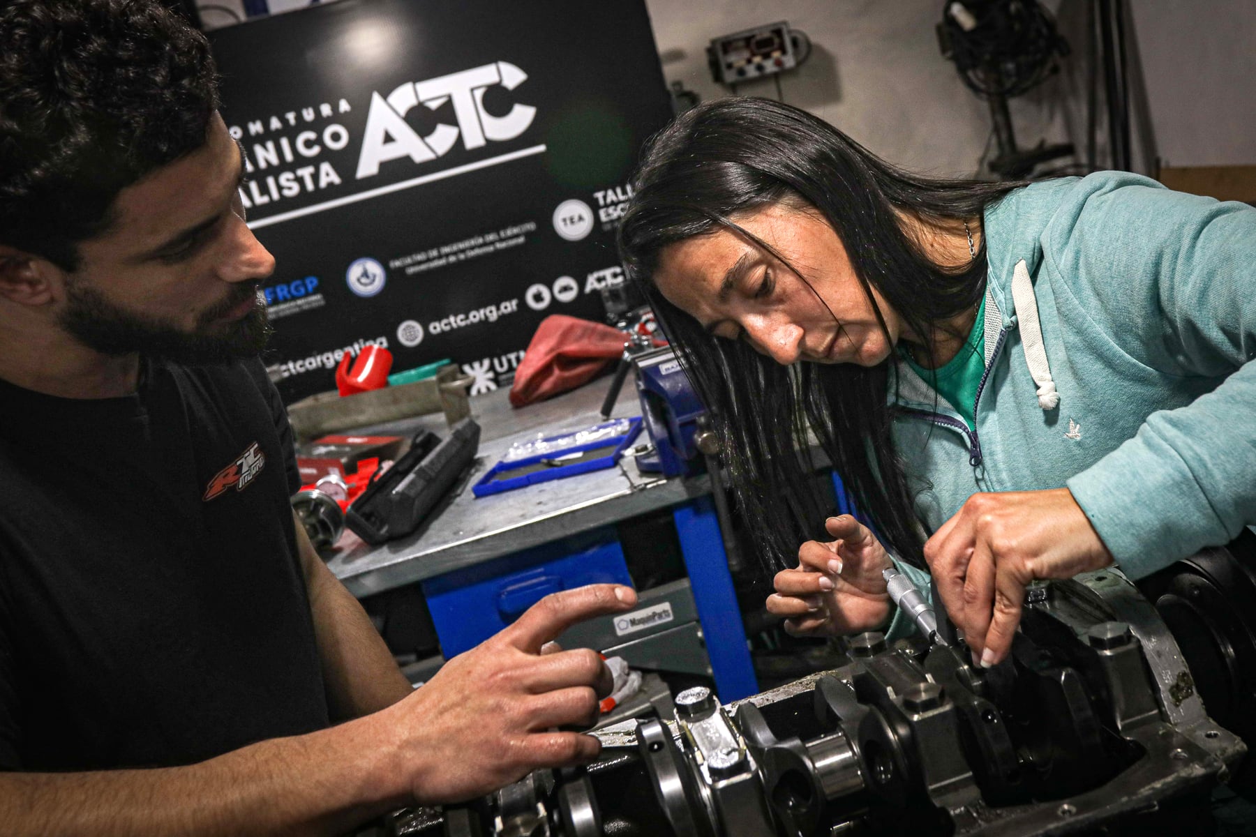 Motorista, cronometrista, mecánico, comisario deportivo y más opciones.