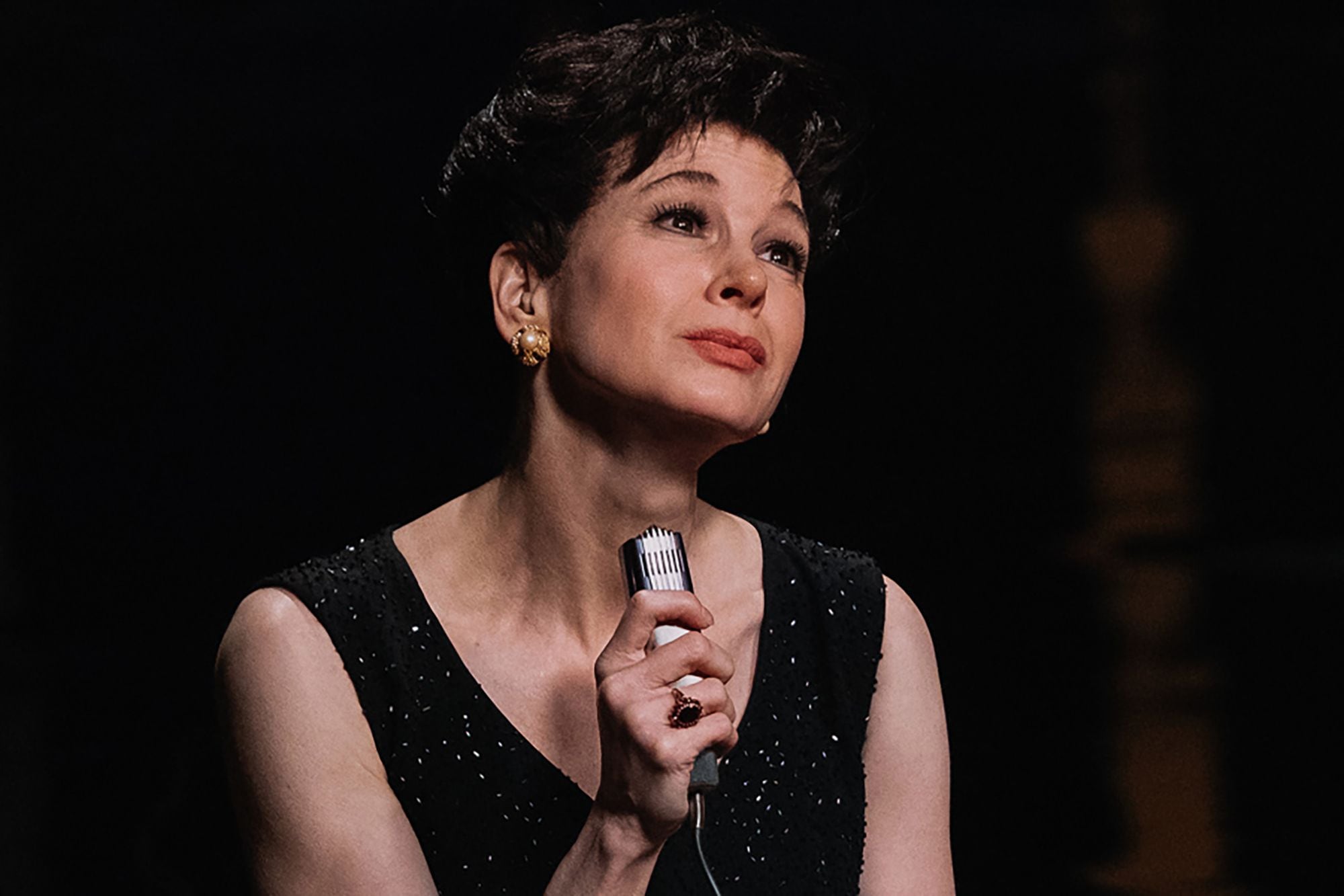 Para cada momento, Renée Zellweger encuentra el tono justo.