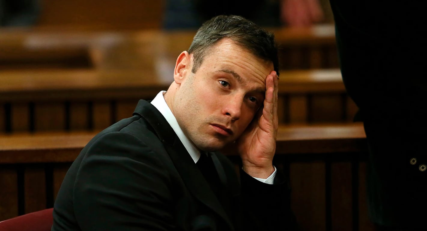 Oscar Pistorius, el ex campeón paralímpico, obtuvo la libertad condicional. 