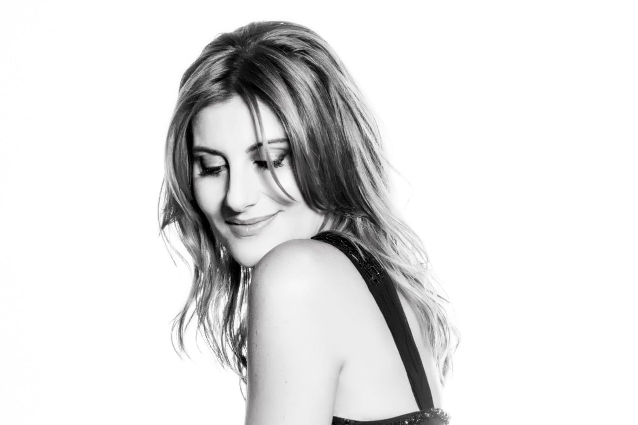 Oliver grabó “Tonada del viejo amor” (Dávalos-Falú) en clave de jazz waltz.