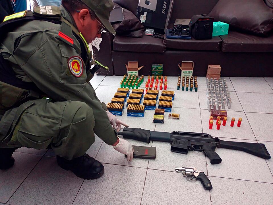 En distintos allanamientos la semana pasada arrestaron a 15 personas.