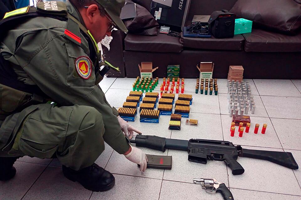 En distintos allanamientos la semana pasada arrestaron a 15 personas.