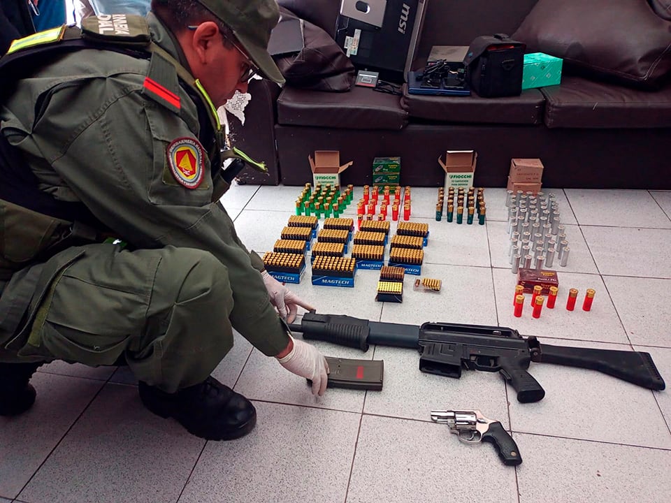 En distintos allanamientos la semana pasada arrestaron a 15 personas.