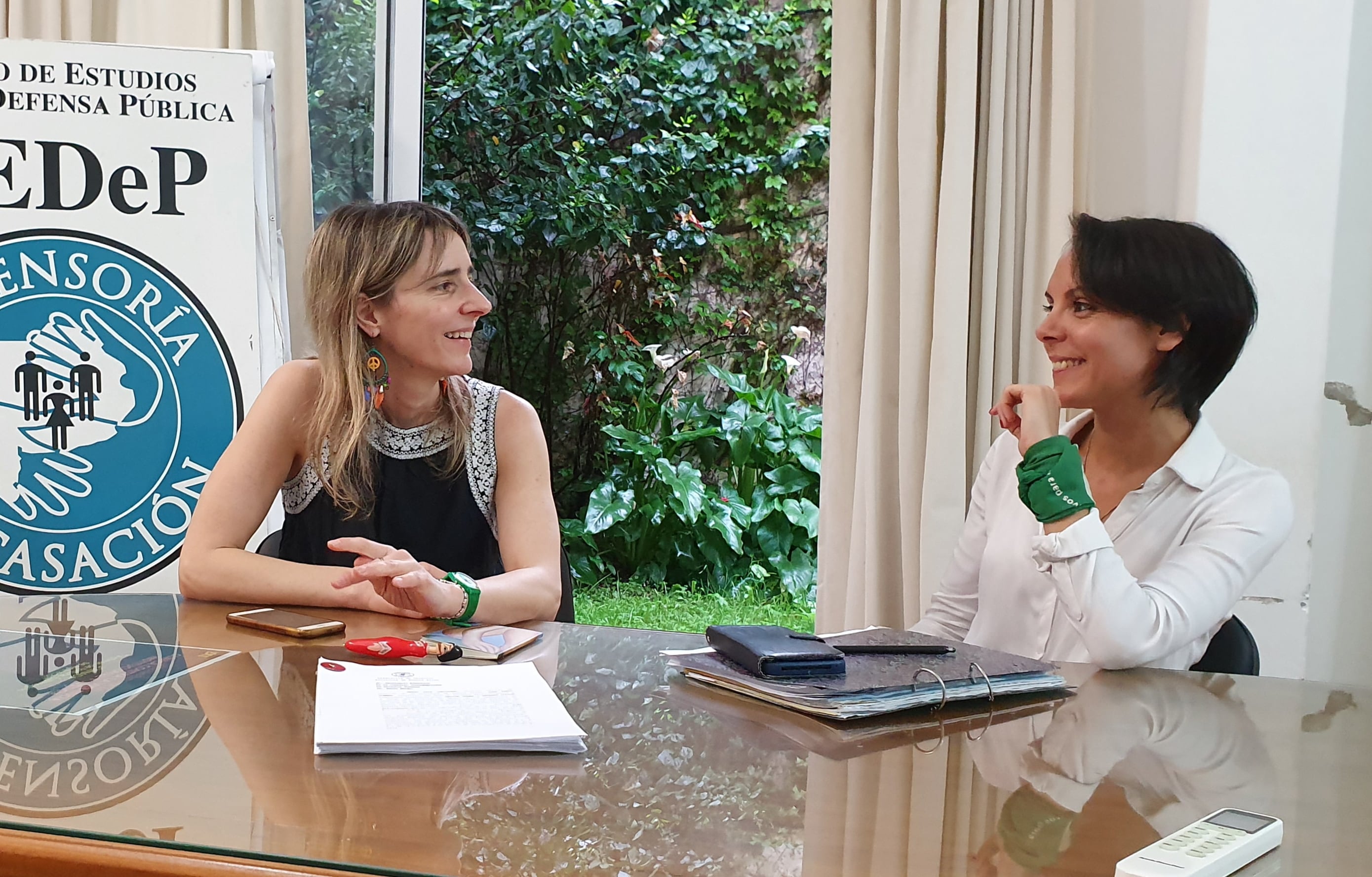 Antares Dudiuk y Marina Gómez, de la Defensoría de Casación Penal bonaerense.