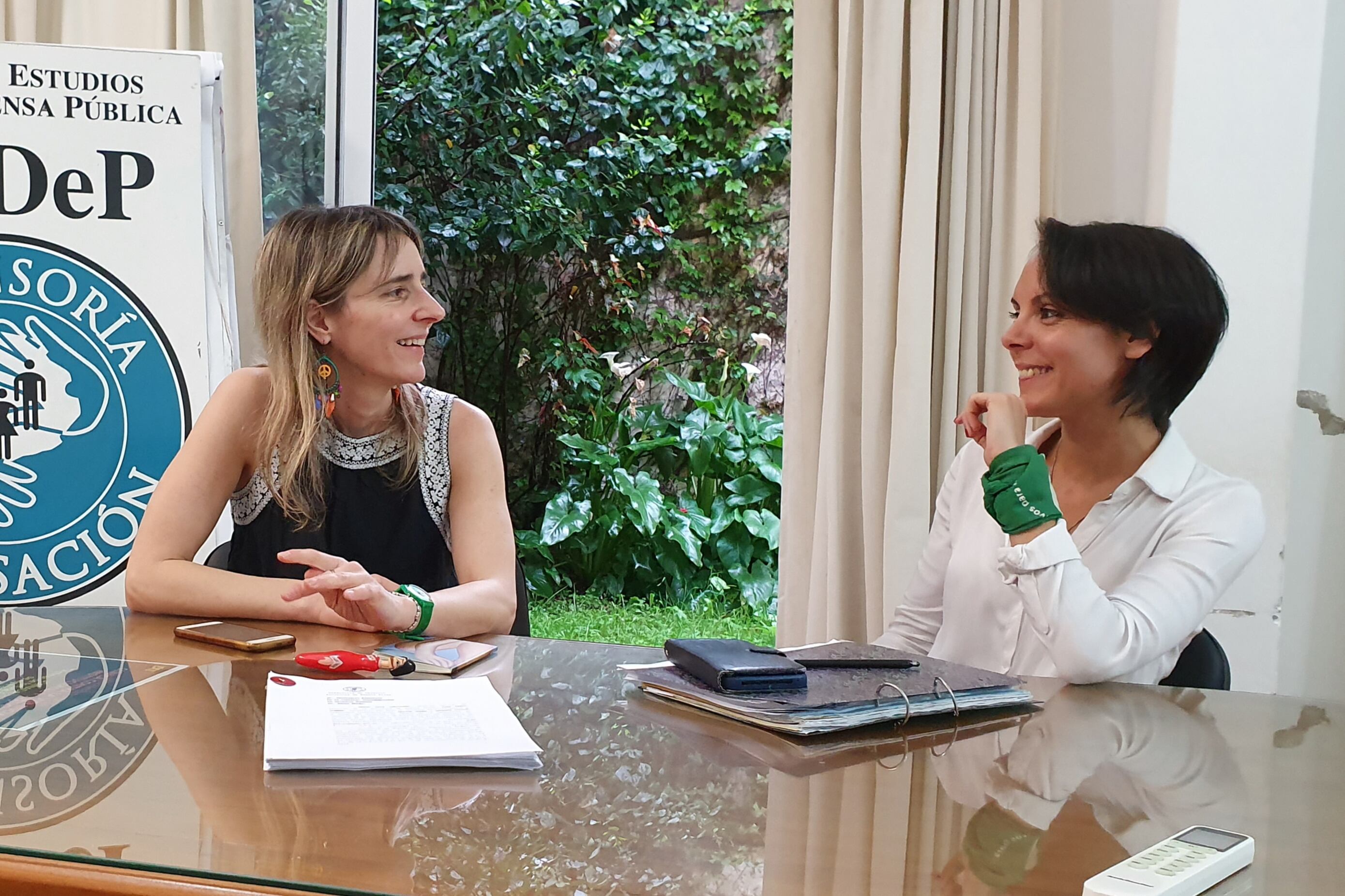 Antares Dudiuk y Marina Gómez, de la Defensoría de Casación Penal bonaerense.