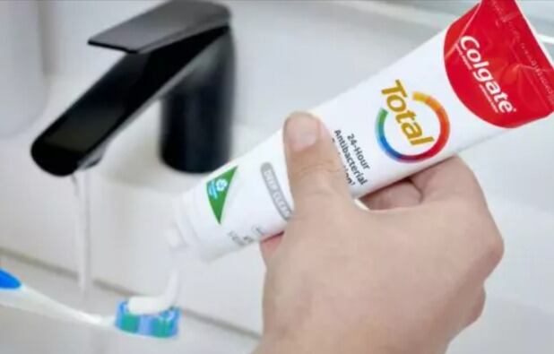 Qué efectos adversos genera en la salud la pasta dental prohibida e investigada por la ANMAT