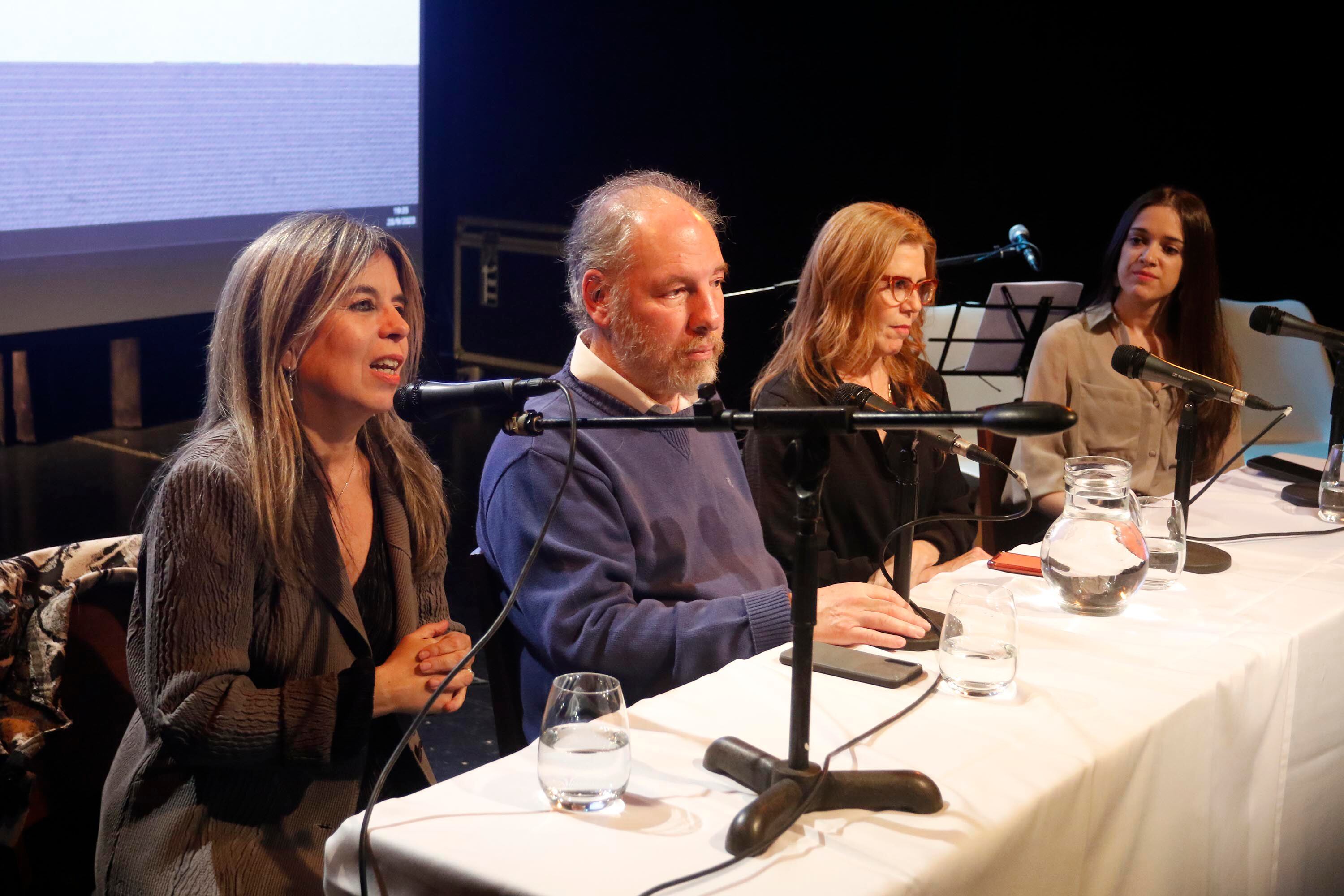 Nora Veiras, Martín Granovsky, Irina Hauser y Melisa Molina.